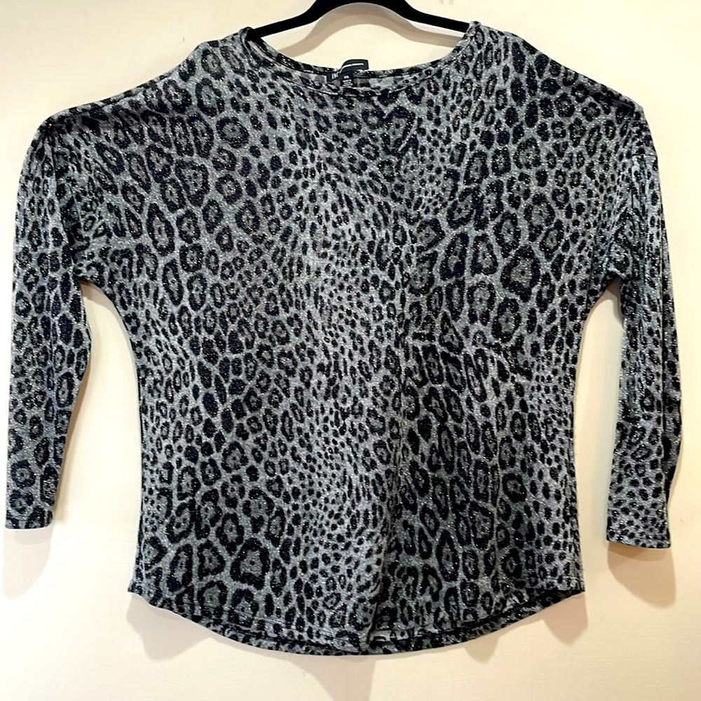 Silver Threads Woven Throughout Leopard Print Inc - image 2